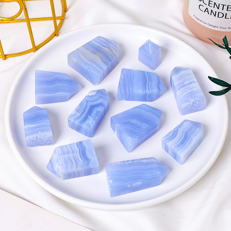 Vue alternative de Blue Lace Agate Tower Point Four Faceted