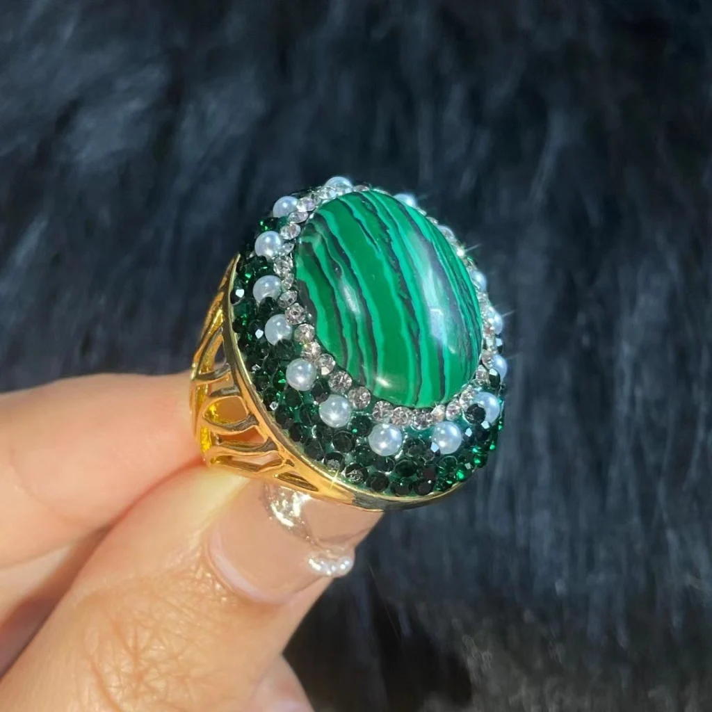 عرض بديل لـ Vintage Crystal Adjustable Ring Bulk