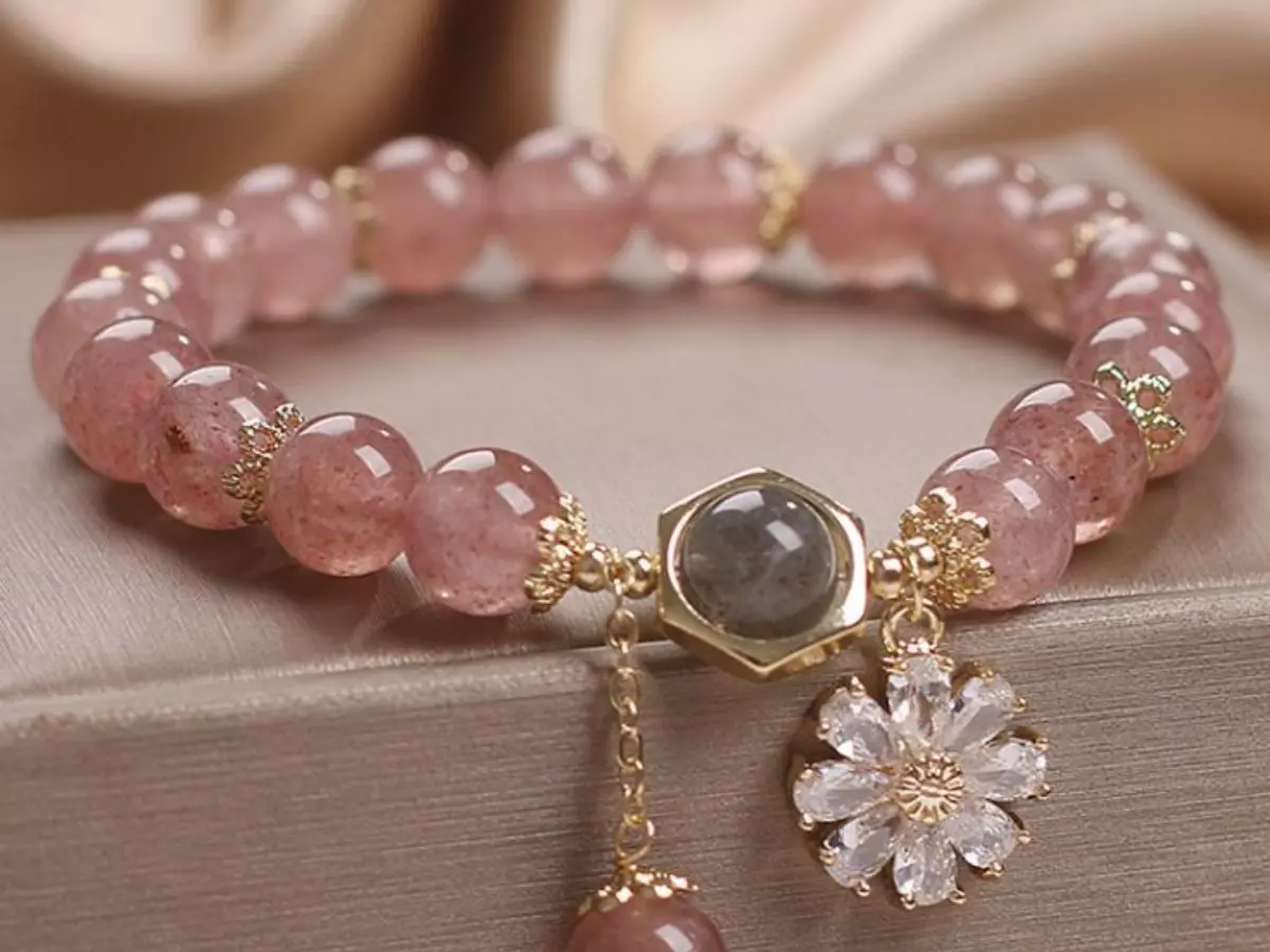 Daisy Strawberry Crystal Bracelet freeshipping Deegnt 660d35f2c66db