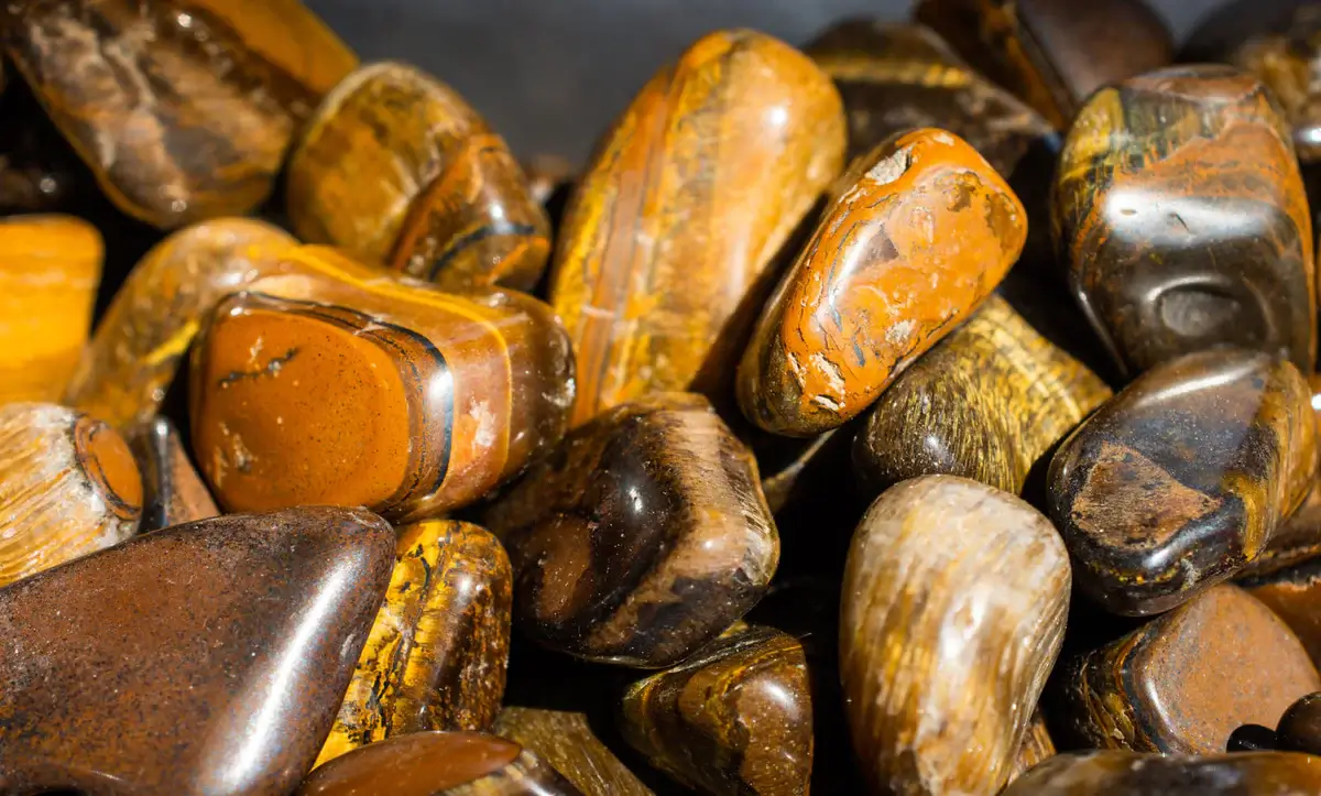 Tiger’s Eye Meaning, Healing Properties, and Usage (2)