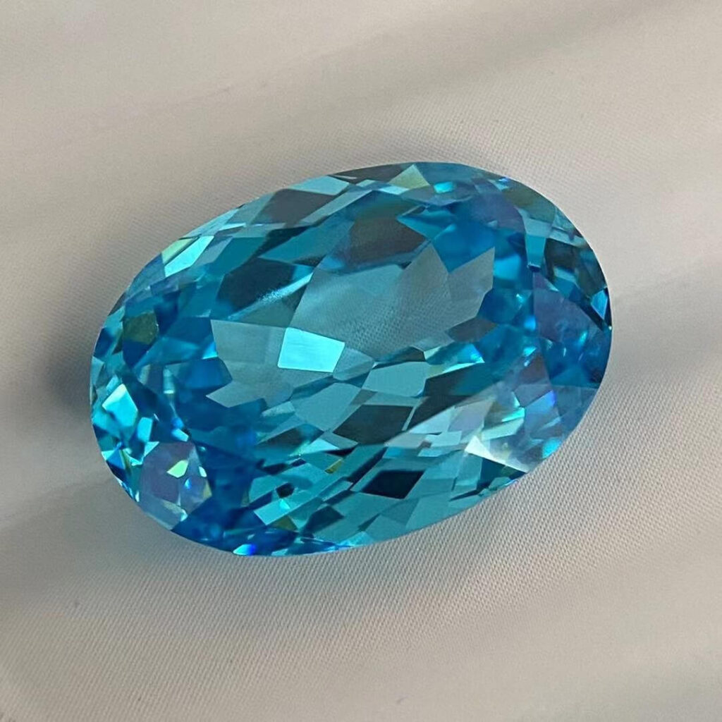Glossy Oval Cut Aquamarine Gemstone – Image 4