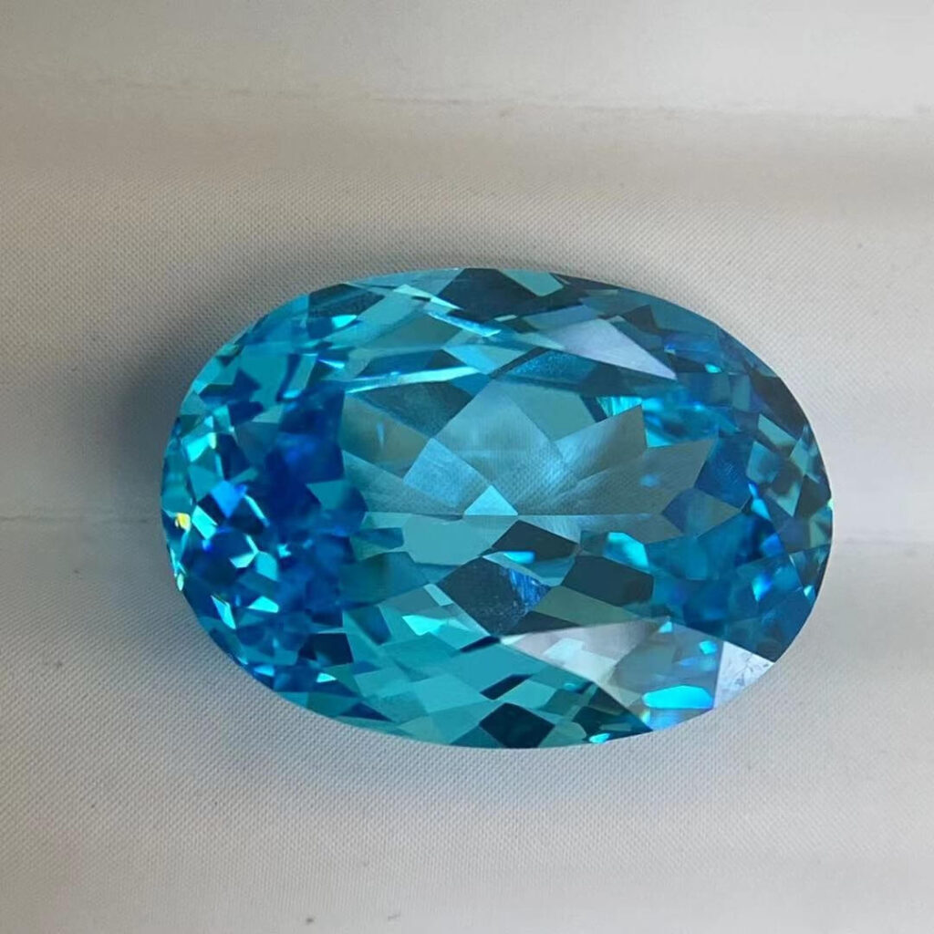 Glossy Oval Cut Aquamarine Gemstone