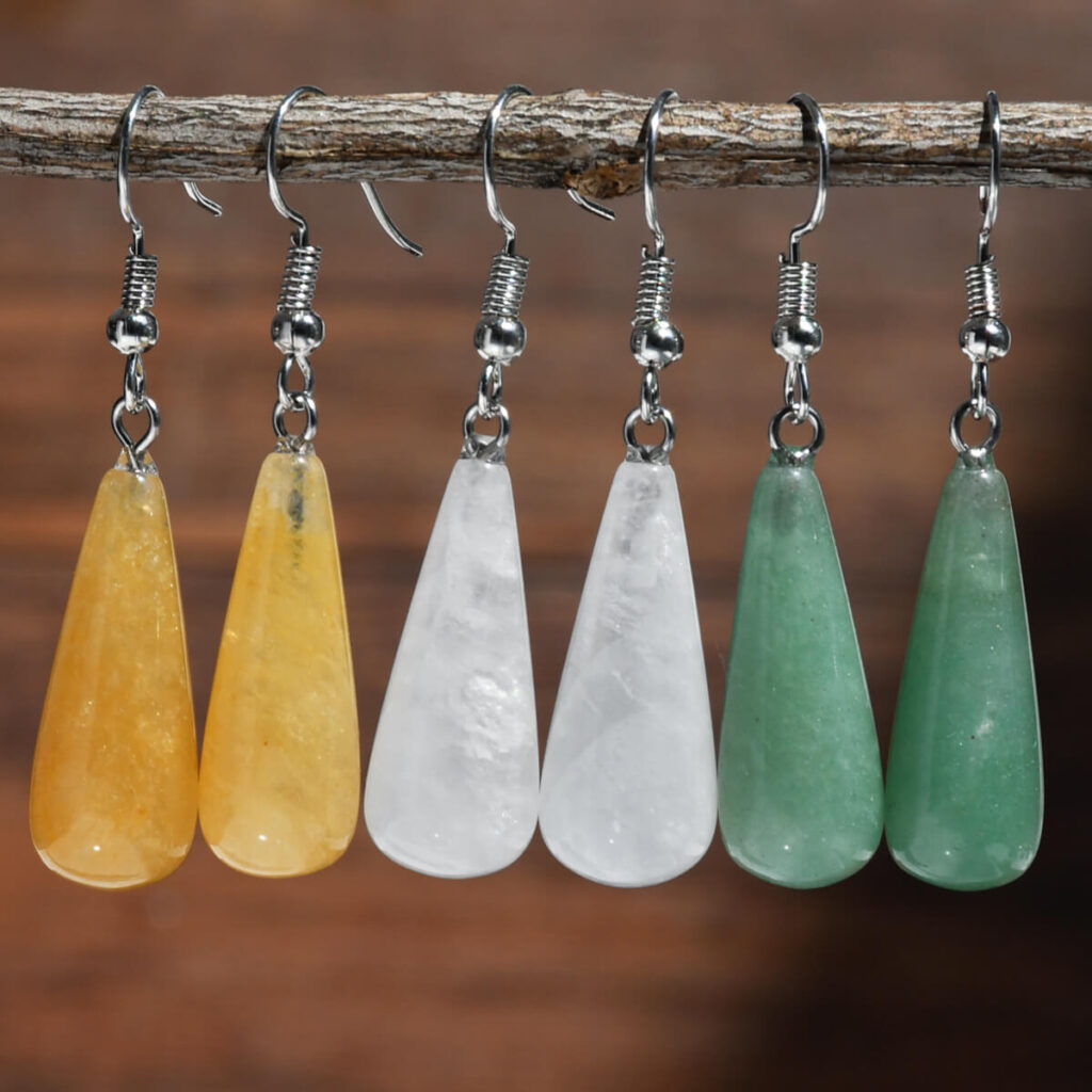 Teardrop Shaped Natural Crystal Drop Earrings - Imagen 16