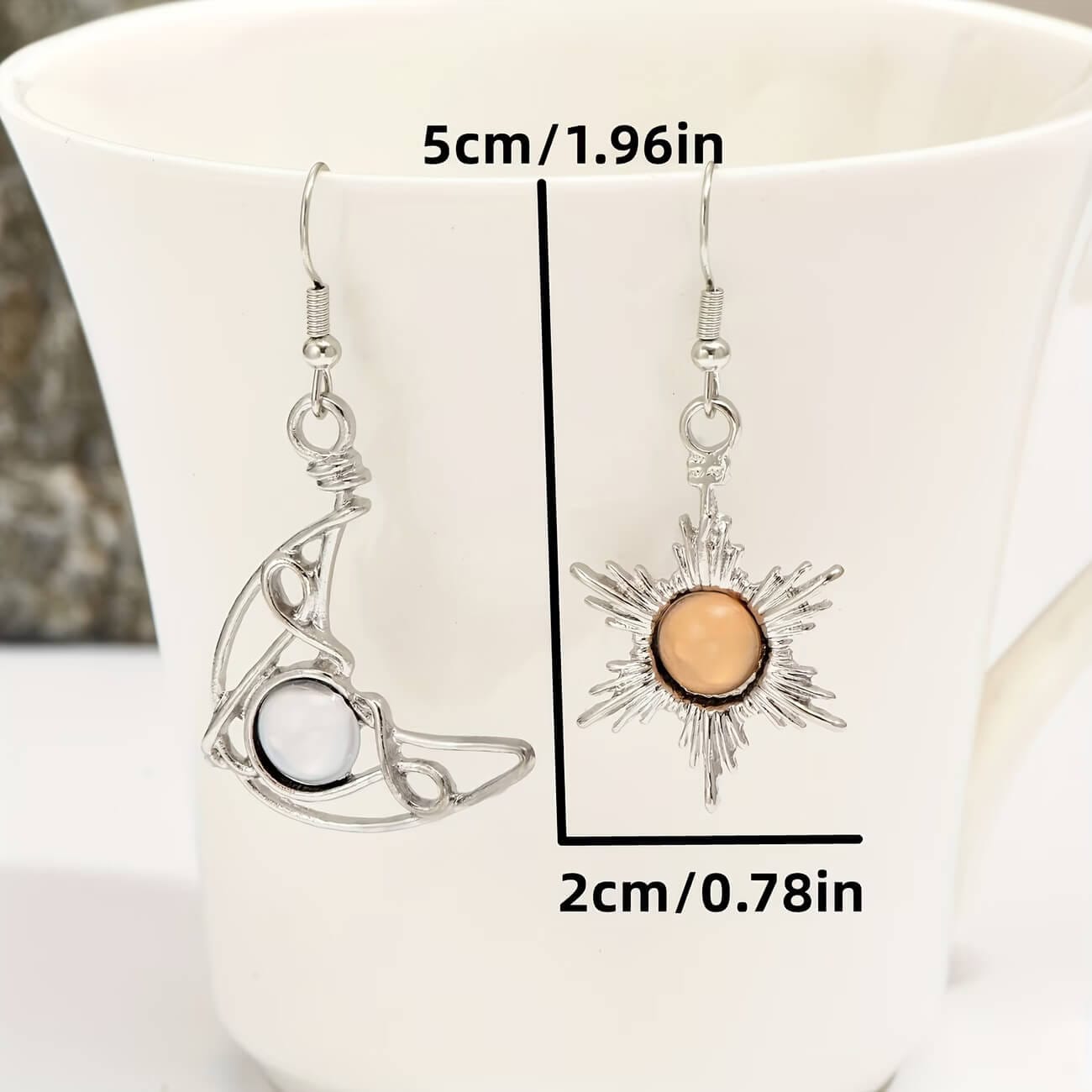 Gold Moon and Sun Earring with Crystal Stone - Imagen 5